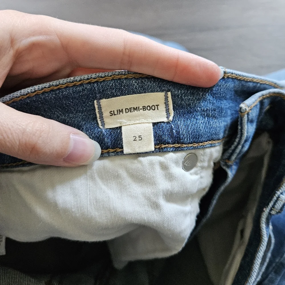 Madewell Medium Wash Slim Demi Boot Cut Jeans NWOT Size 25 - Picture 3 of 9